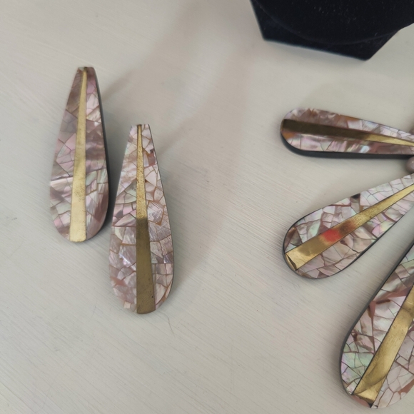 Vintage 80s 90s Karla Jordan Inlay Mother-of-Pearl Elongated Teardrop Earring - Picture 5 of 5